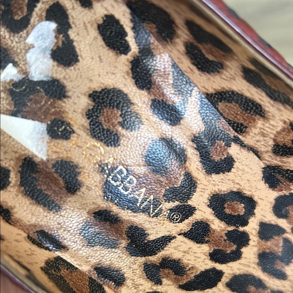 Dolce & Gabbana Vintage Brown Burgundy Women's Pointy Shoes with Gold Buckle - Picture 2 of 8